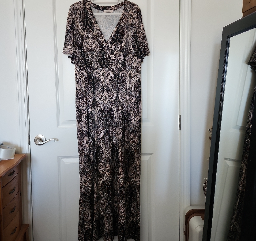 Gilli Black and Cream Paisley Maxi Dress - Picture 4 of 5